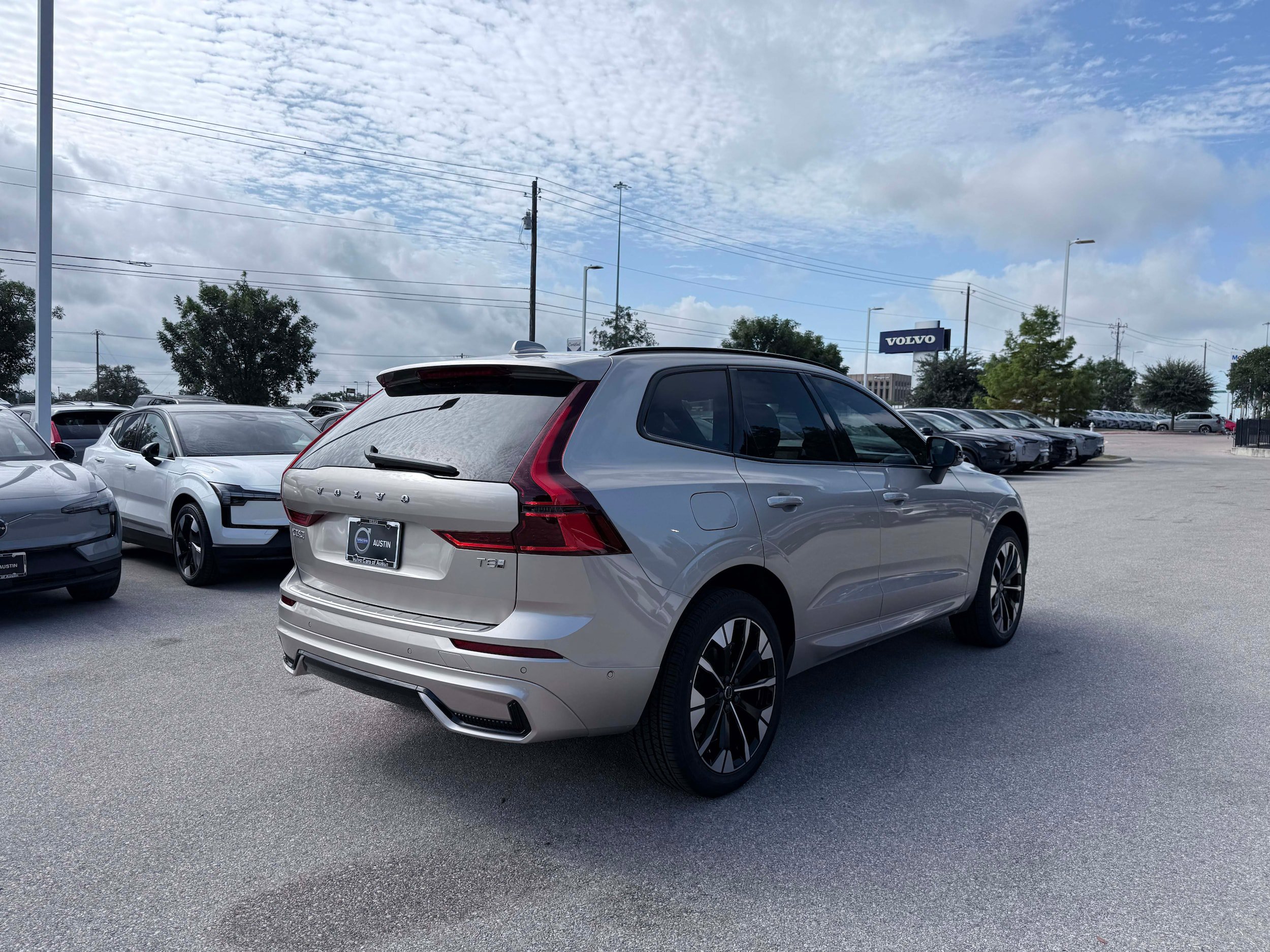 New 2026 Volvo XC60 T8 Plus w/ Protection Package Premier AWD/4WD image 6