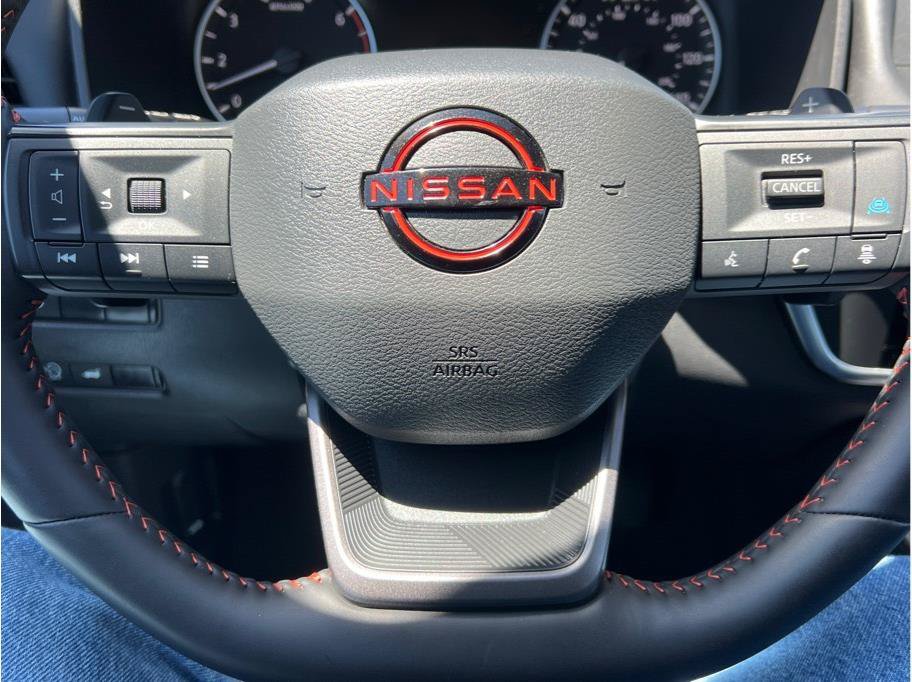 Used 2025 Nissan Rogue SV AWD/4WD image 12
