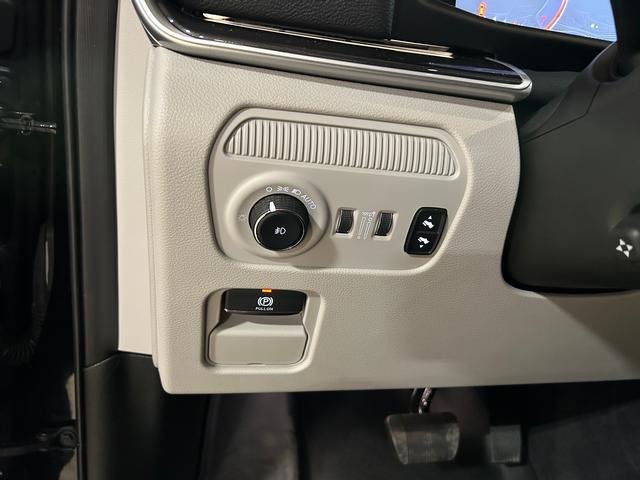 Used 2024 Jeep Wagoneer L 4WD w/ Premium Group I image 21