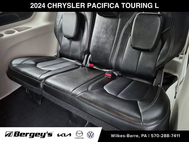 Used 2024 Chrysler Pacifica Touring-L FWD image 25