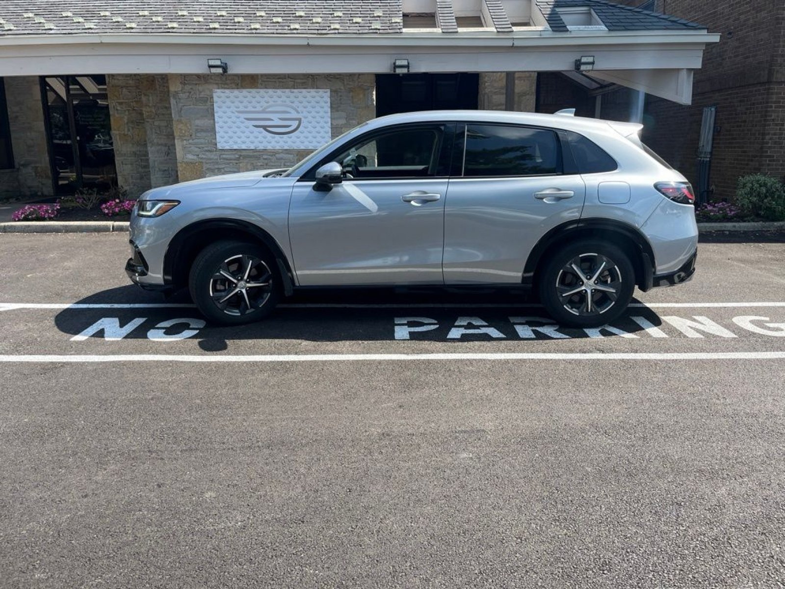 Used 2025 Honda HR-V EX-L image 4