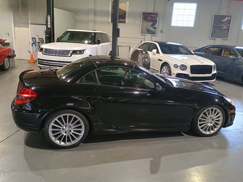 Used 2011 Mercedes-Benz SLK 300 image 51
