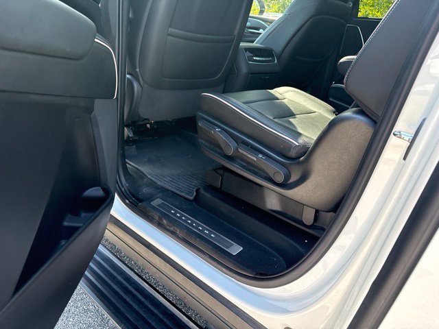 Used 2022 Cadillac Escalade ESV Sport w/ Touring Package AWD/4WD image 4