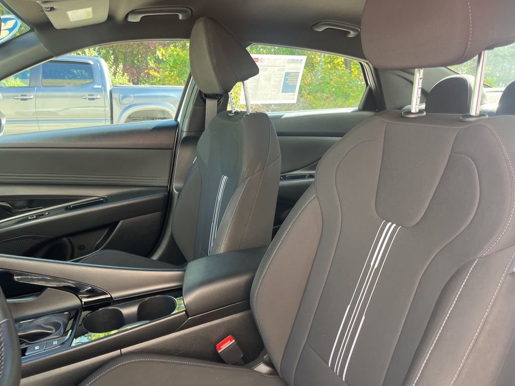 Used 2025 Hyundai Elantra SEL image 18