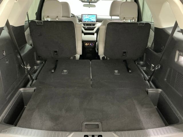 Used 2025 Ford Explorer Active w/ Active Comfort Package image 17