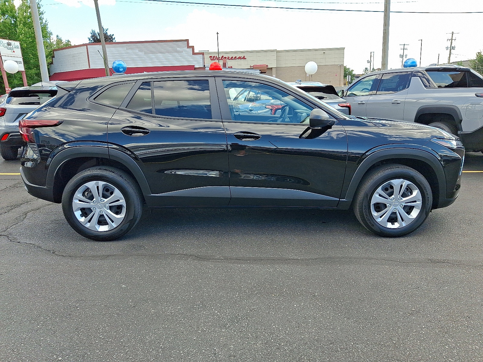 Used 2025 Chevrolet Trax LS image 6