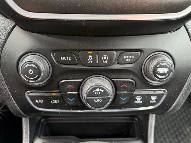 Used 2019 Jeep Cherokee Trailhawk w/ Comfort/Convenience Group AWD/4WD image 15