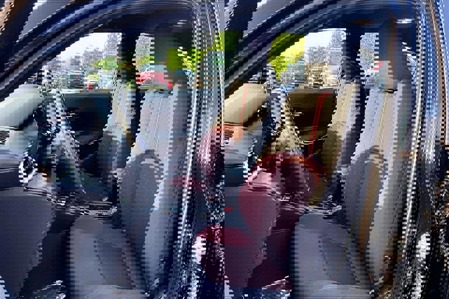 Used 2023 Toyota Corolla SE w/ SE Premium Package image 24