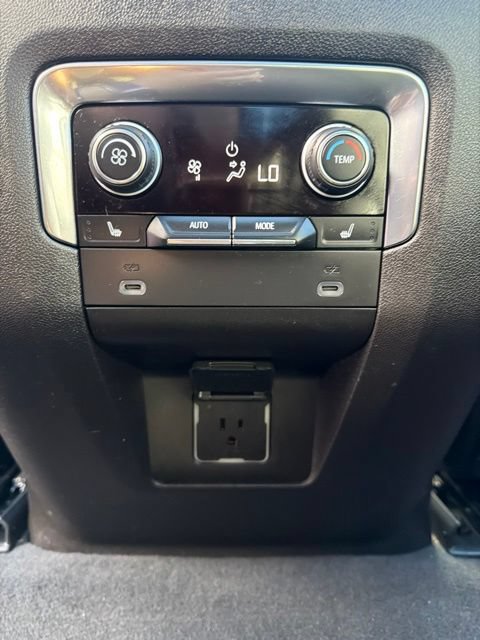 Used 2021 Chevrolet Tahoe Z71 w/ Luxury Package AWD/4WD image 23