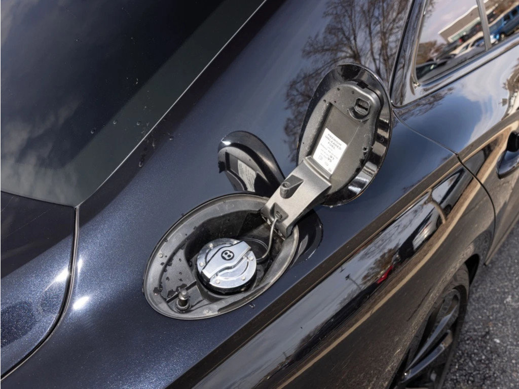 Certified 2022 Bentley Flying Spur W12 image 70