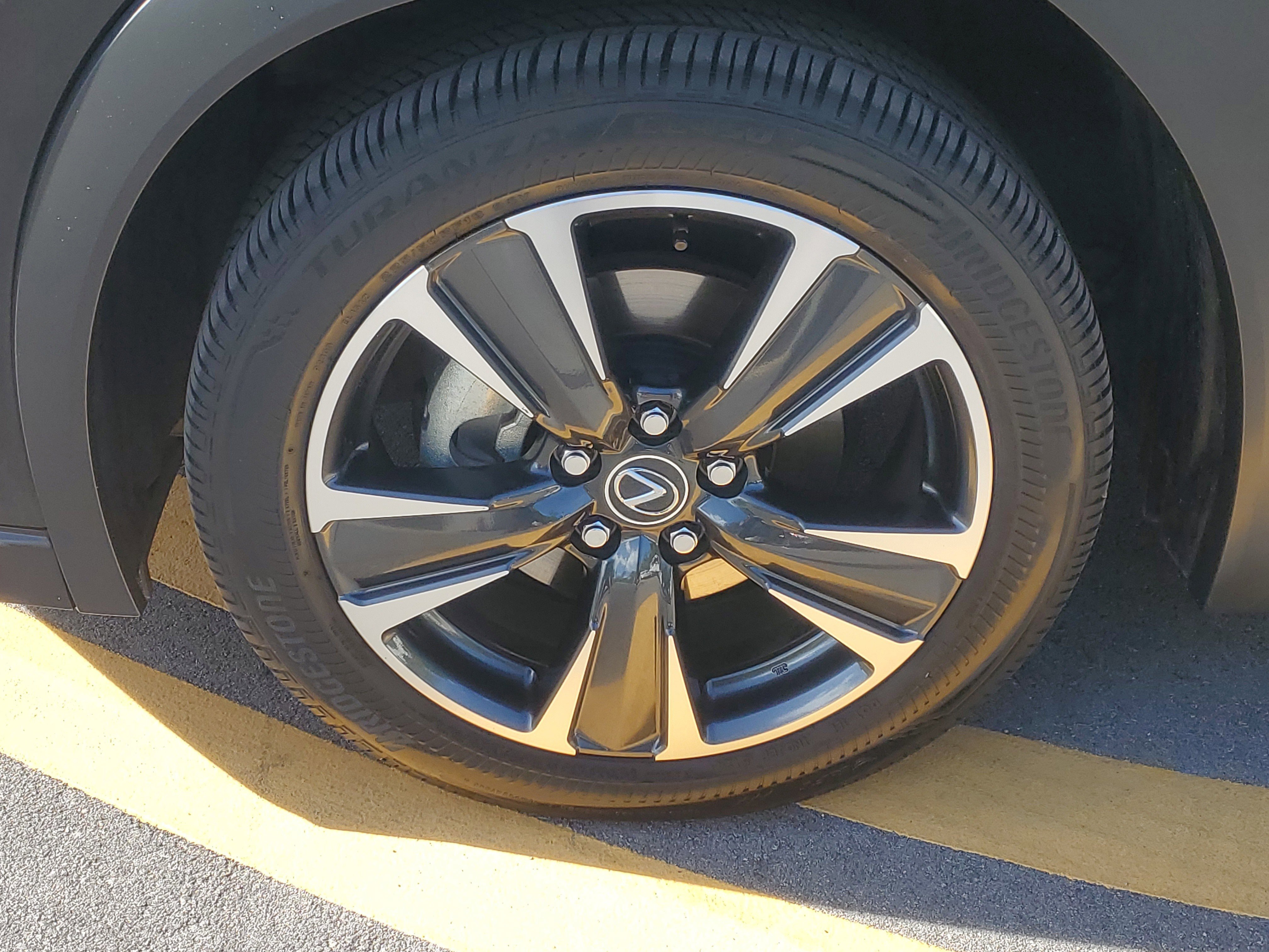 Used 2025 Lexus UX 300h FWD image 4