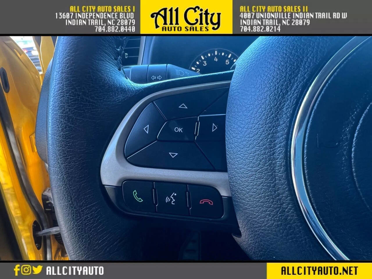 Used 2015 Jeep Renegade Latitude w/ Popular Equipment Group image 23