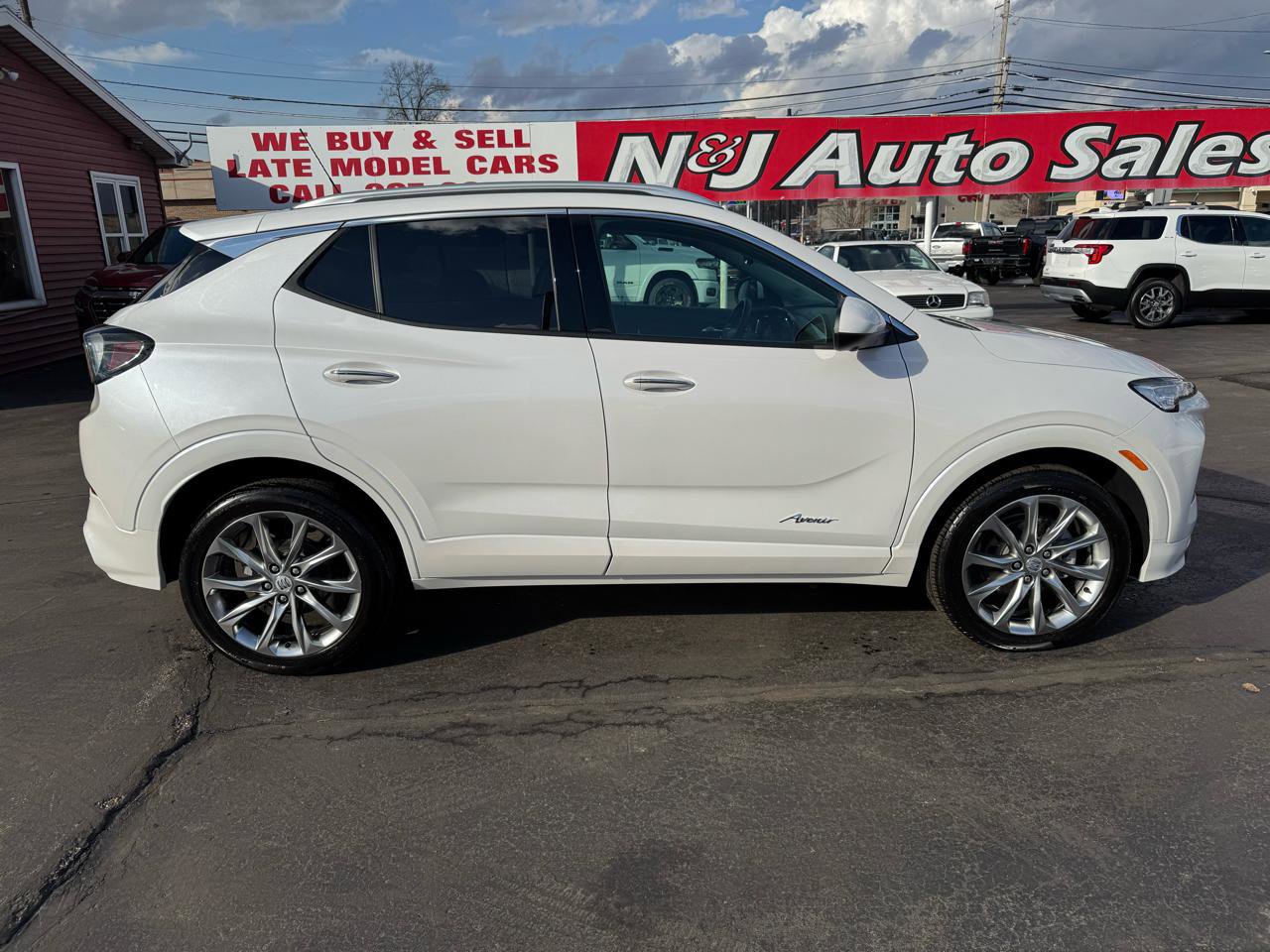 Used 2025 Buick Encore GX Avenir w/ Avenir Technology Package AWD/4WD image 4