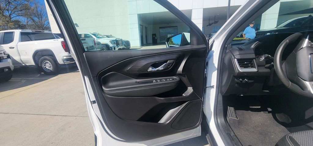 Used 2024 GMC Terrain SLE image 17