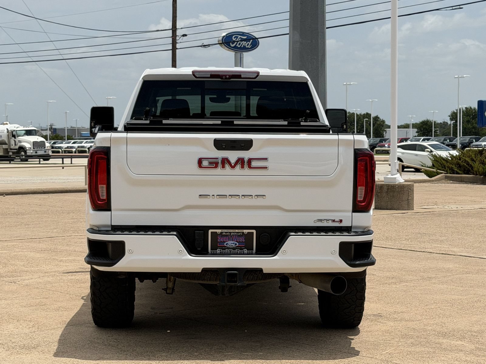Used 2022 GMC Sierra 2500 AT4 w/ AT4 Premium Plus Package AWD/4WD image 5