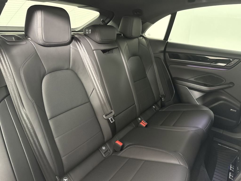 Used 2025 Porsche Macan Electric RWD image 24