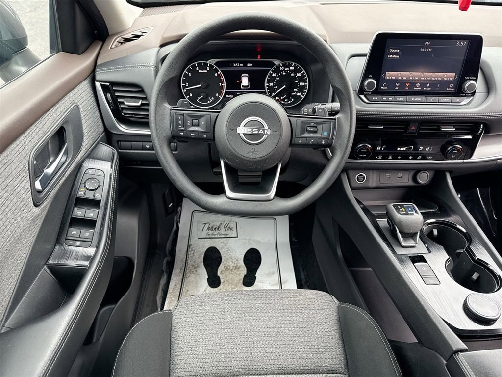 Used 2022 Nissan Rogue SV image 14