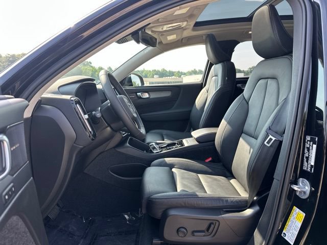 Certified 2024 Volvo XC40 B5 Plus w/ Protection Package Premier AWD/4WD image 17