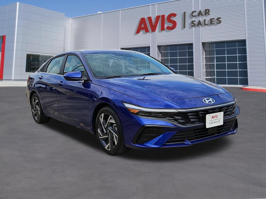 Used 2025 Hyundai Elantra SEL FWD image 3