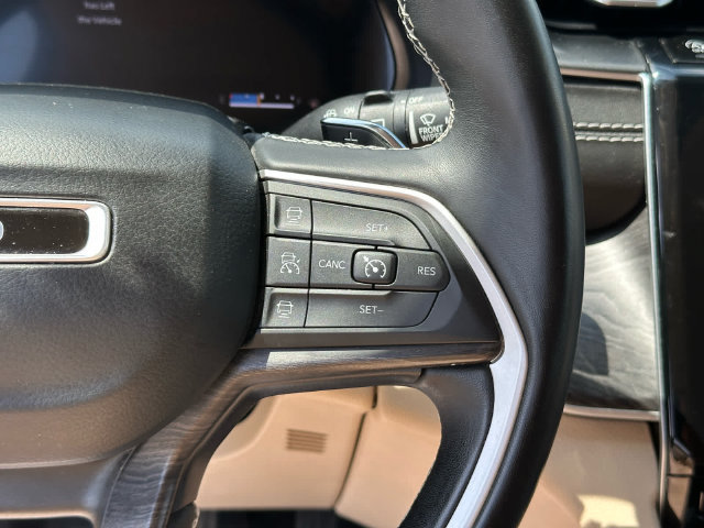 Used 2021 Jeep Grand Cherokee L Limited AWD/4WD image 15