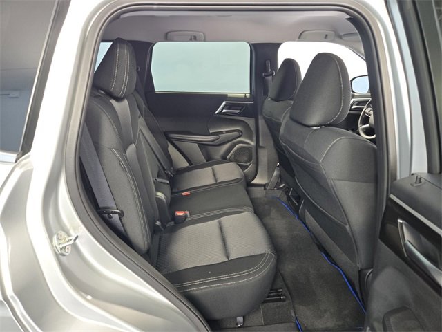 Used 2025 Mitsubishi Outlander ES image 15