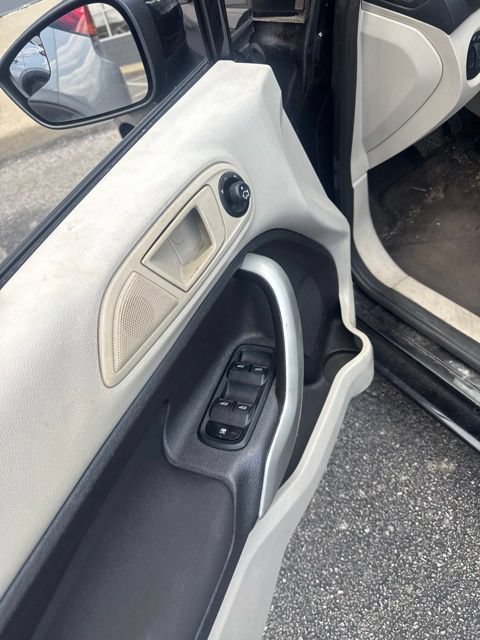 Used 2012 Ford Fiesta SE FWD image 18