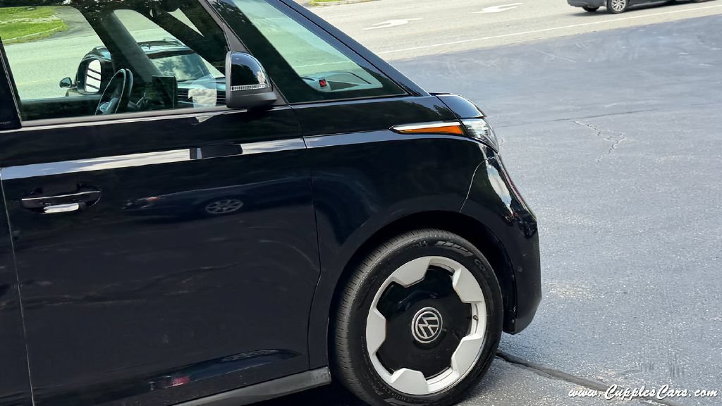 Used 2025 Volkswagen ID. Buzz Pro S RWD image 31