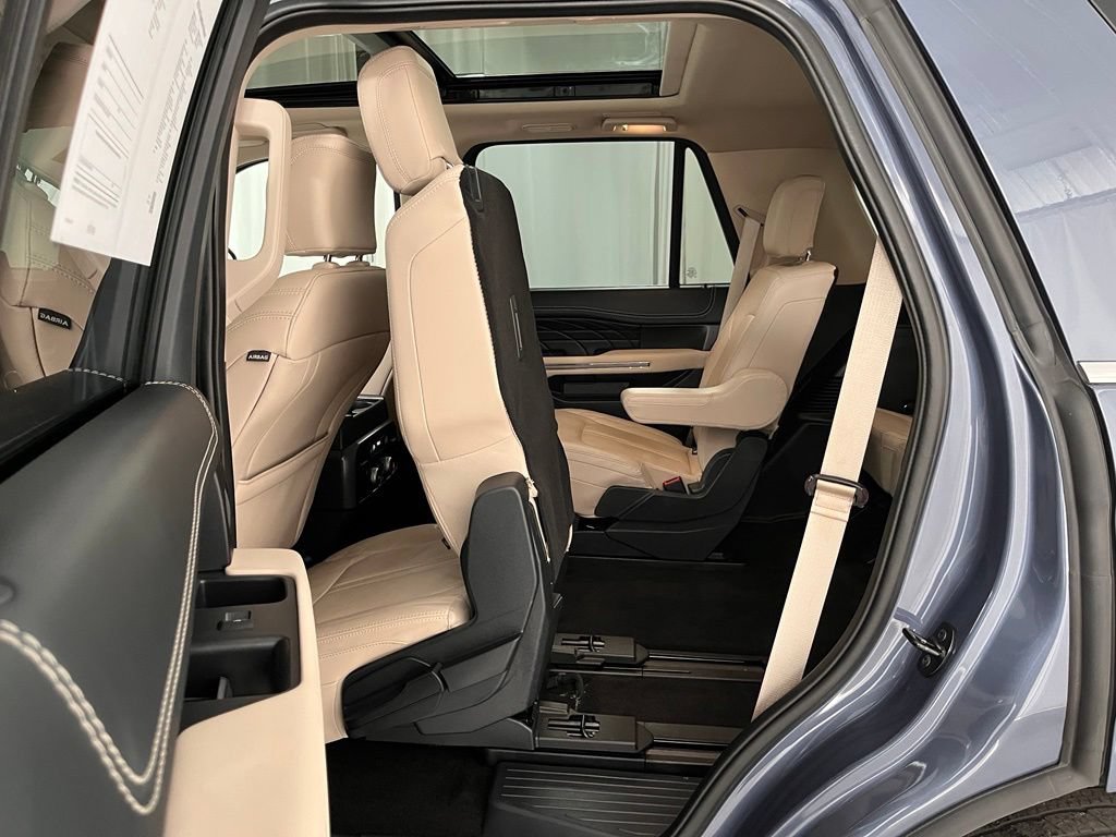 Used 2023 Ford Expedition Platinum AWD/4WD image 39