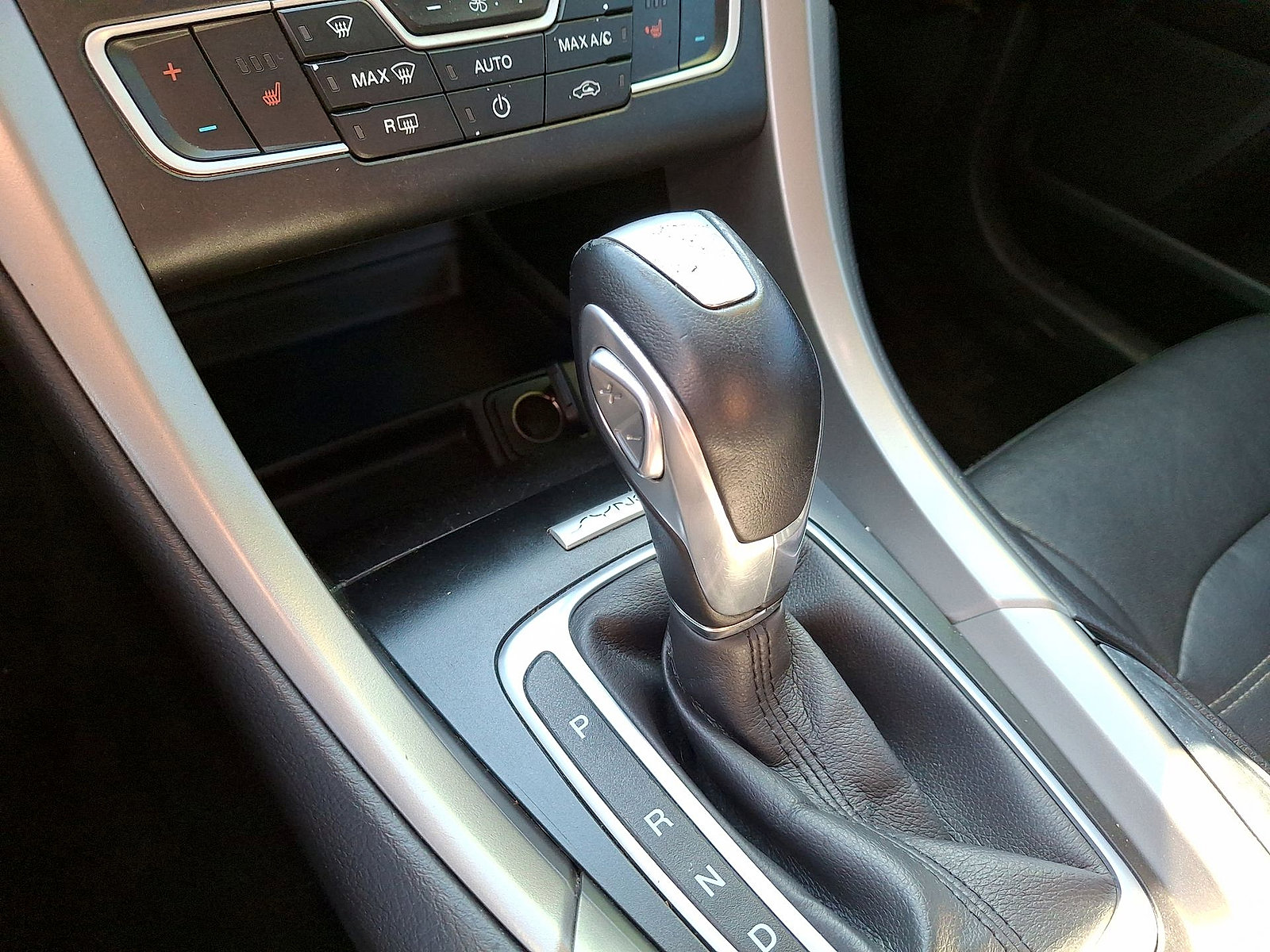 Used 2016 Ford Fusion SE w/ Equipment Group 202A FWD image 12