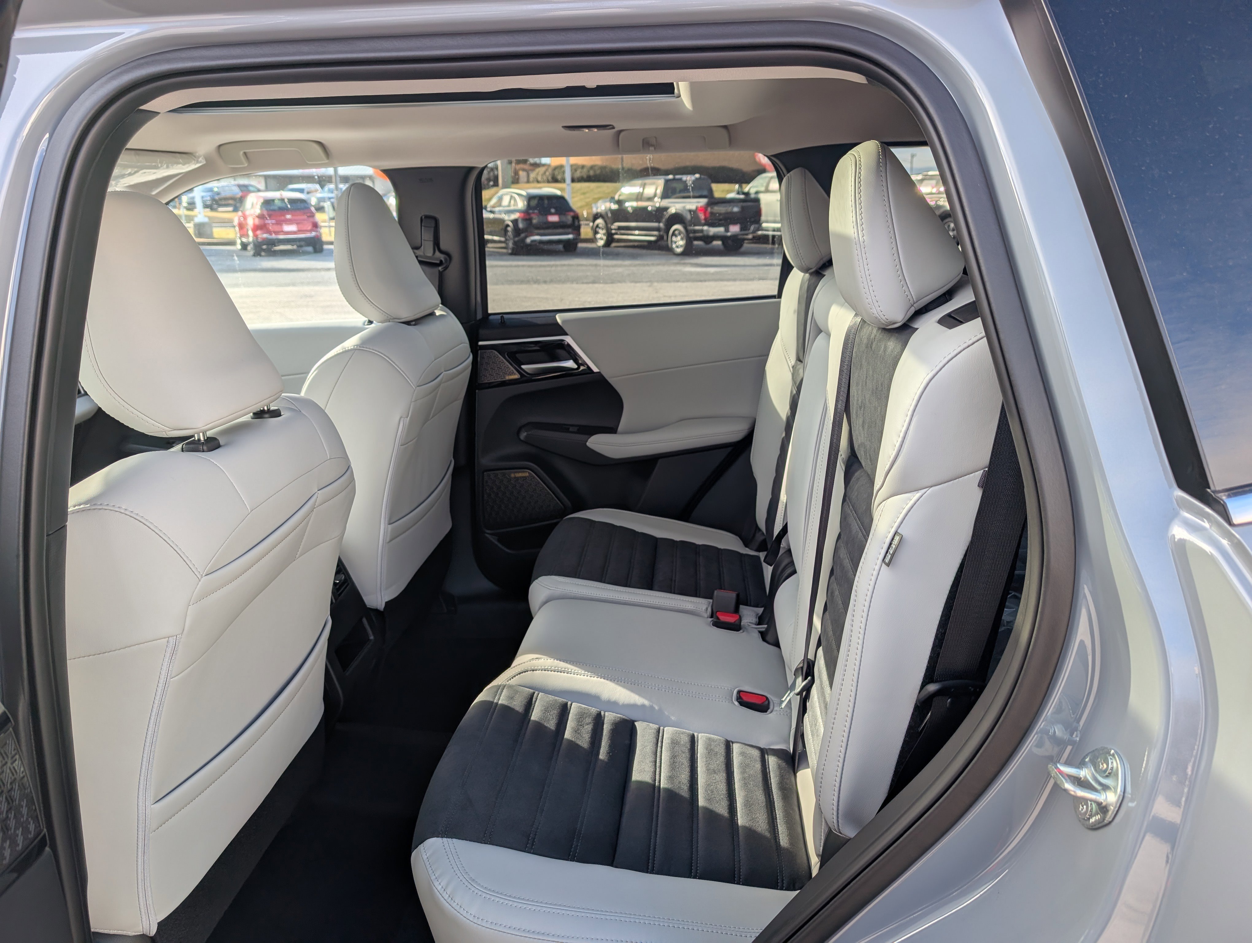 New 2026 Mitsubishi Outlander SE image 15