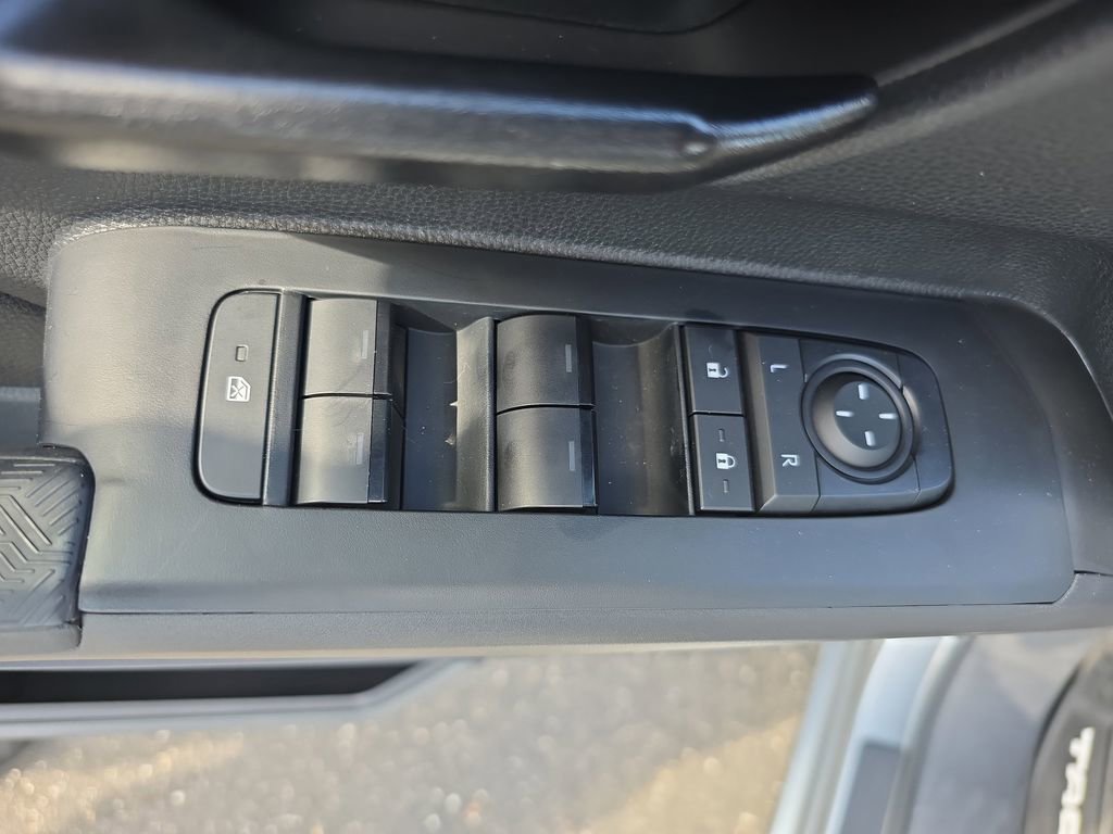 Used 2025 Toyota Tacoma SR5 image 29