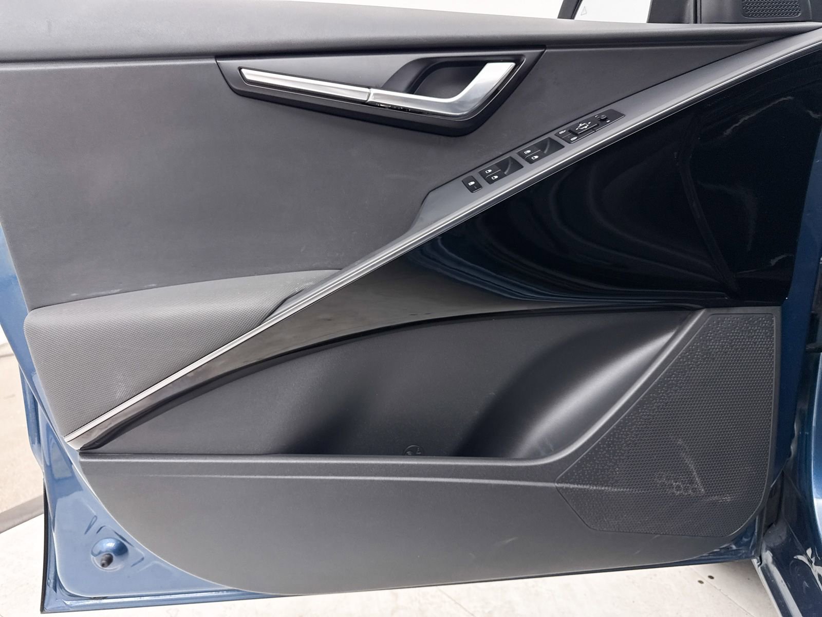 Certified 2024 Kia Niro EX Touring image 29