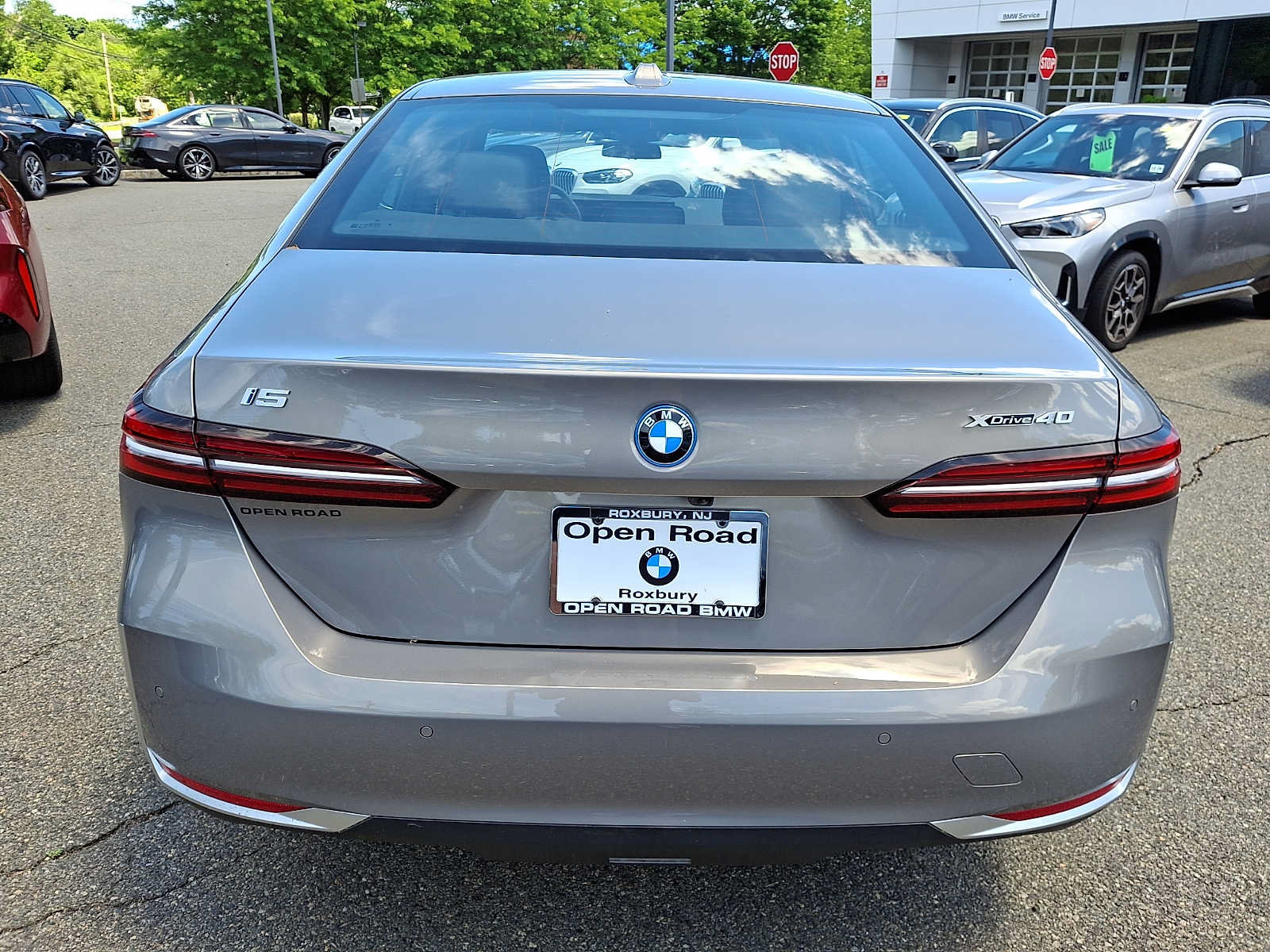 Used 2025 BMW i5 xDrive40 w/ Premium Package AWD/4WD image 6