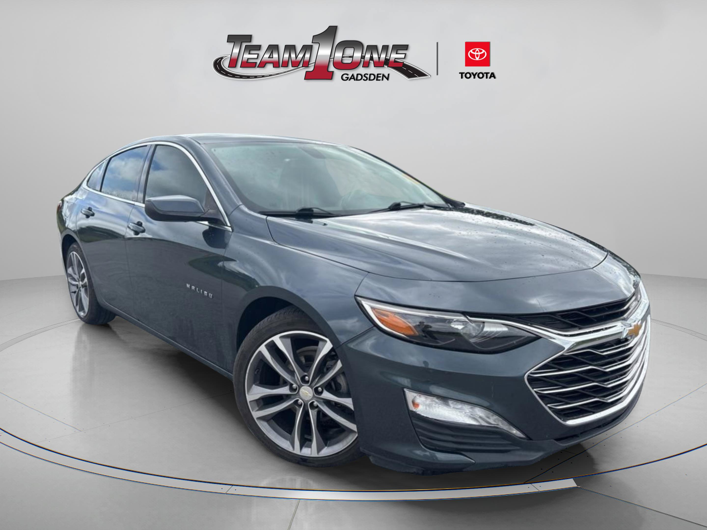 Used 2021 Chevrolet Malibu LT FWD image 1