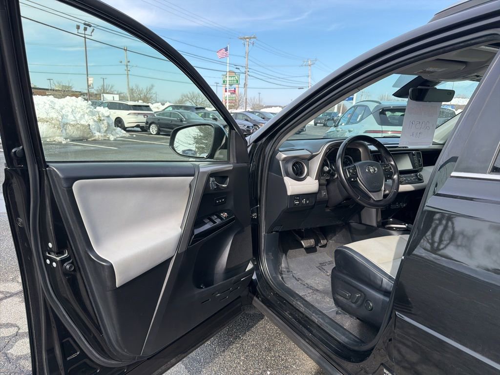 Used 2017 Toyota RAV4 Limited image 9