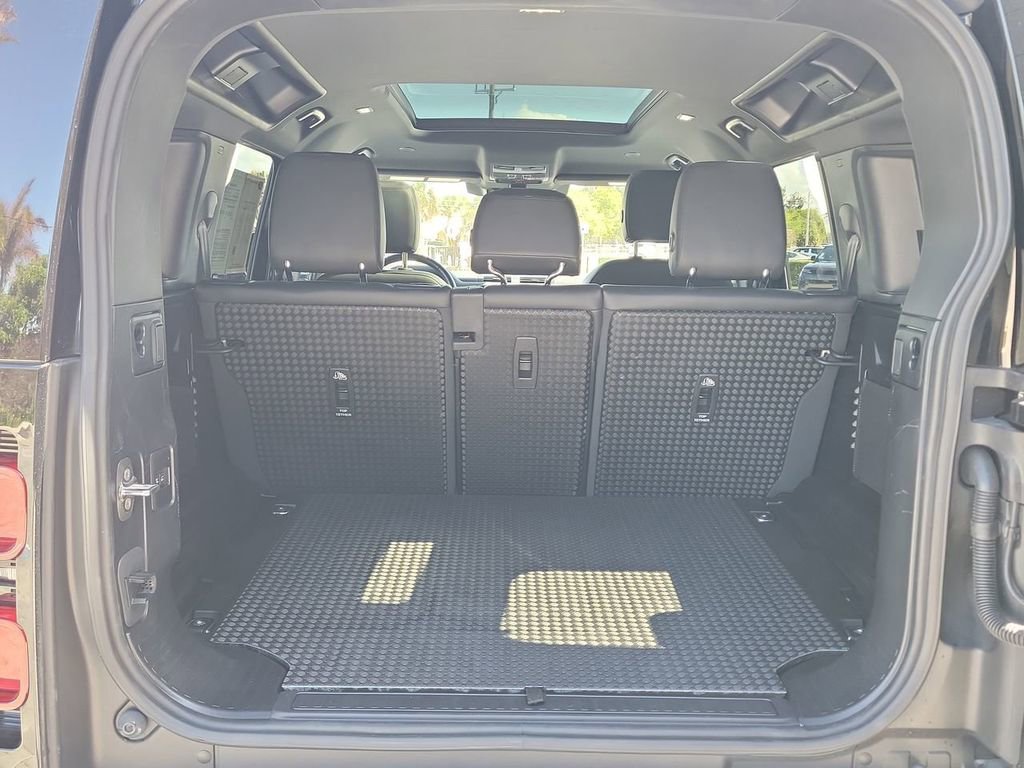 Certified 2024 Land Rover Defender 110 X-Dynamic SE image 11