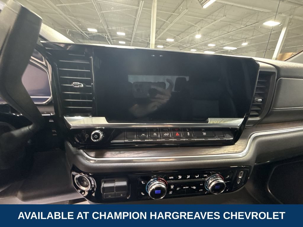 Used 2025 GMC Sierra 1500 SLT AWD/4WD image 14
