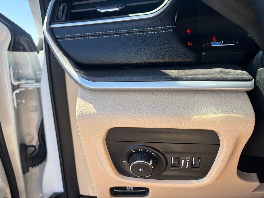 Used 2022 Jeep Grand Cherokee L Limited image 23