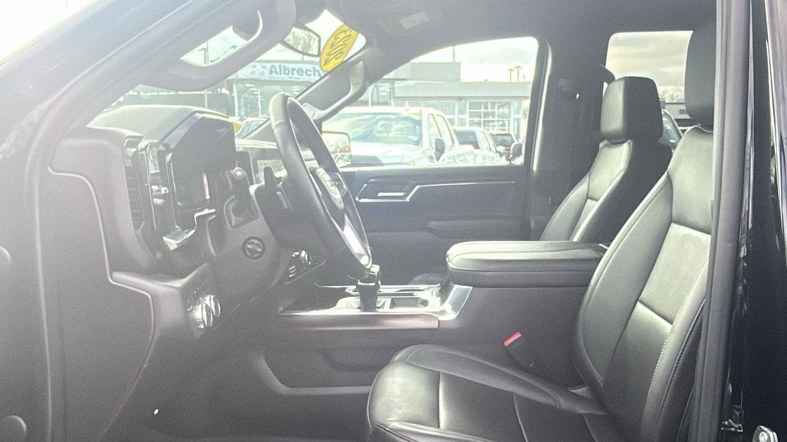 Used 2023 GMC Sierra 1500 SLT image 32