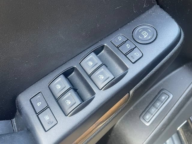 Used 2019 GMC Yukon XL Denali RWD image 17