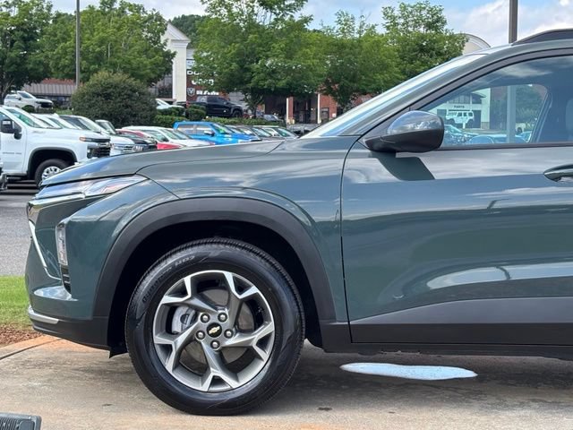 Used 2025 Chevrolet Trax LT FWD image 12