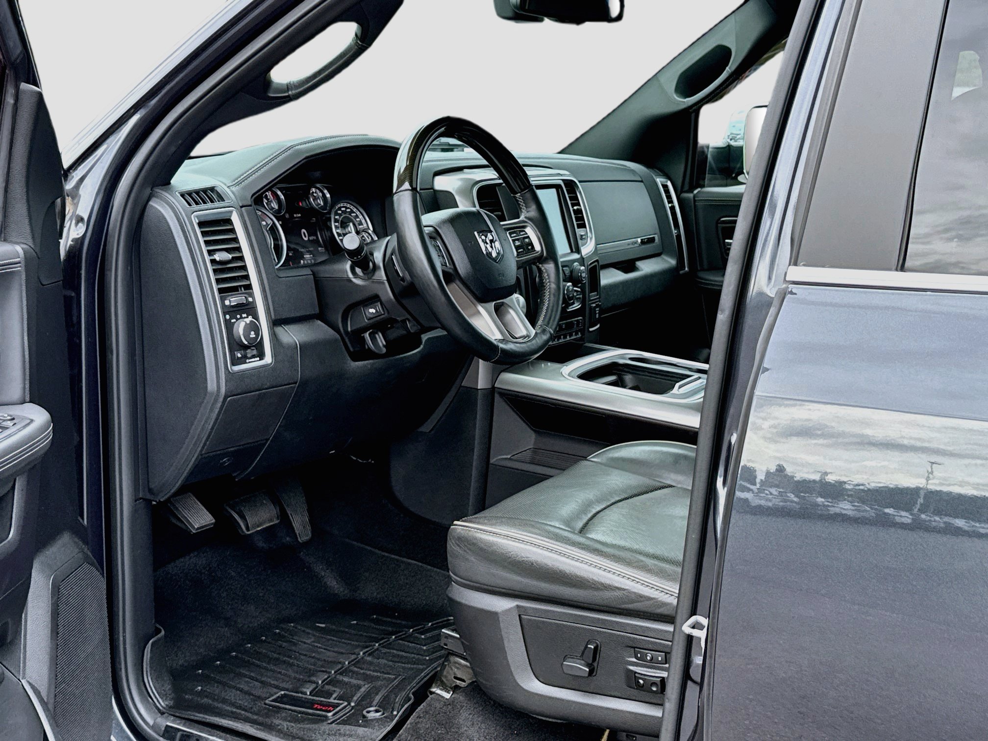 Used 2016 RAM 1500 Limited AWD/4WD image 11