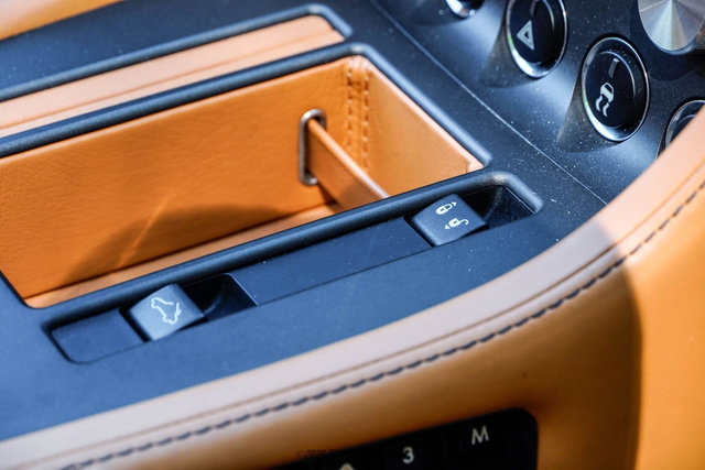 Used 2008 Aston Martin V8 Vantage Roadster RWD image 50