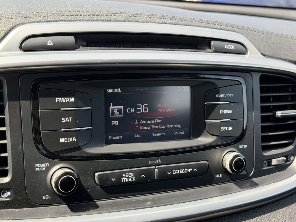Used 2016 Kia Sorento EX image 22