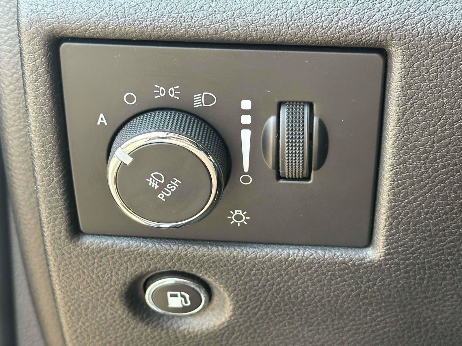 Used 2019 Jeep Grand Cherokee Overland AWD/4WD image 20