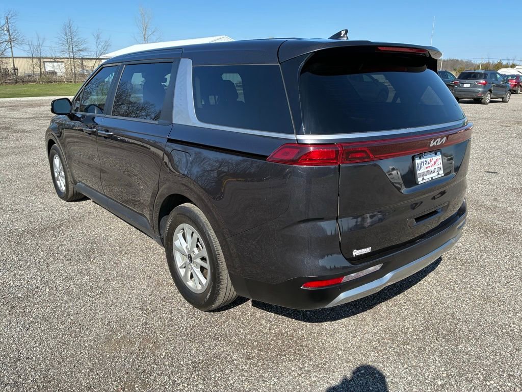 Used 2023 Kia Carnival LX image 5