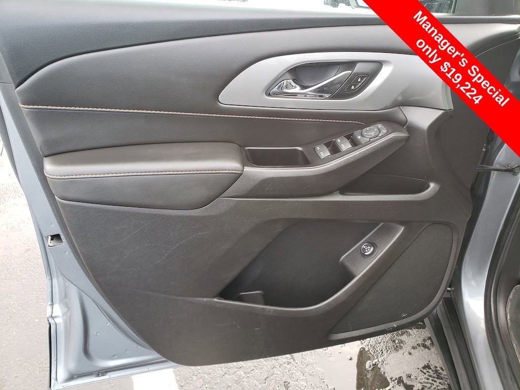 Used 2020 Chevrolet Traverse LT image 13