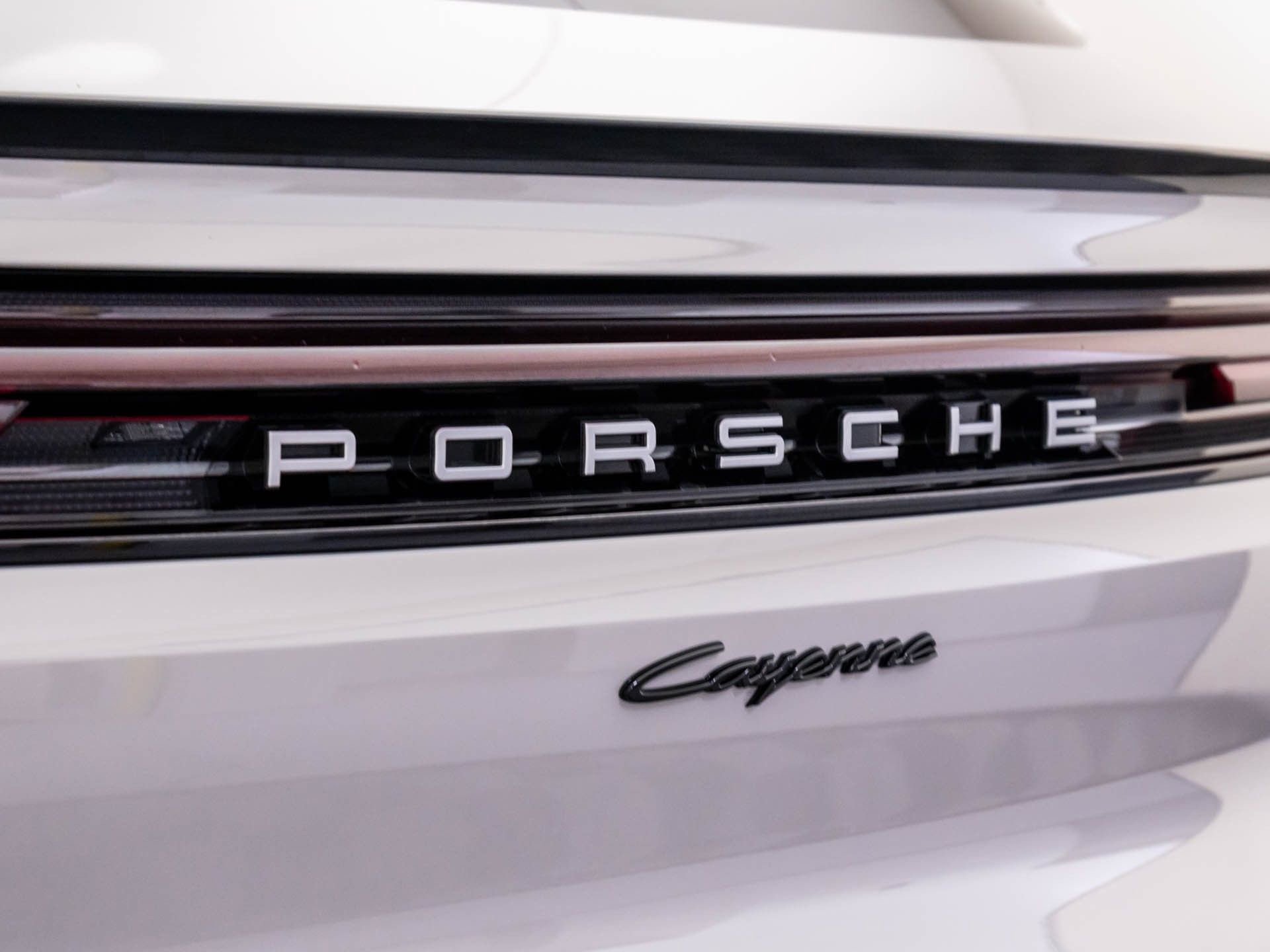 New 2026 Porsche Cayenne E-Hybrid Coupe AWD/4WD image 39