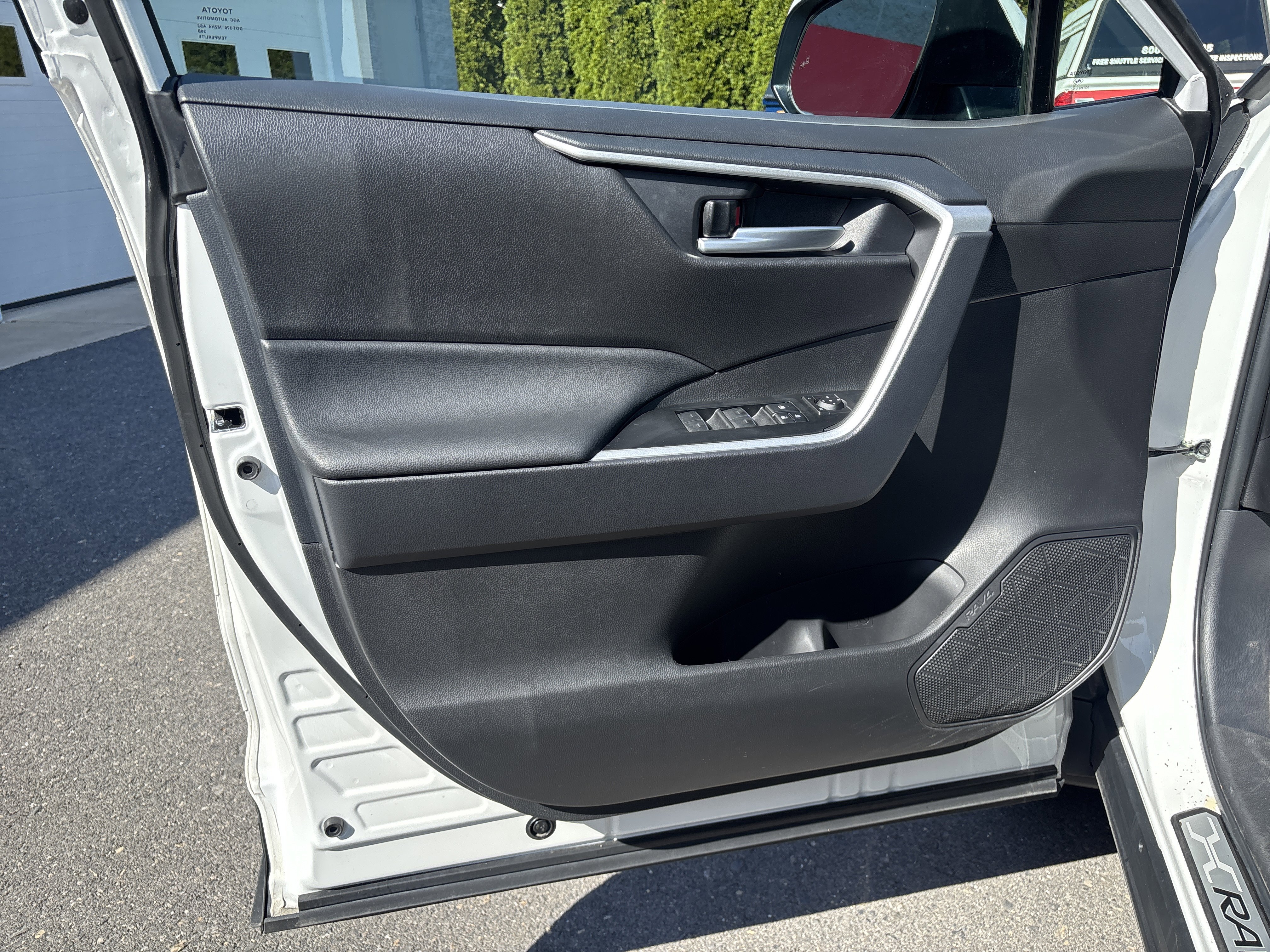 Certified 2025 Toyota RAV4 XLE AWD/4WD image 15