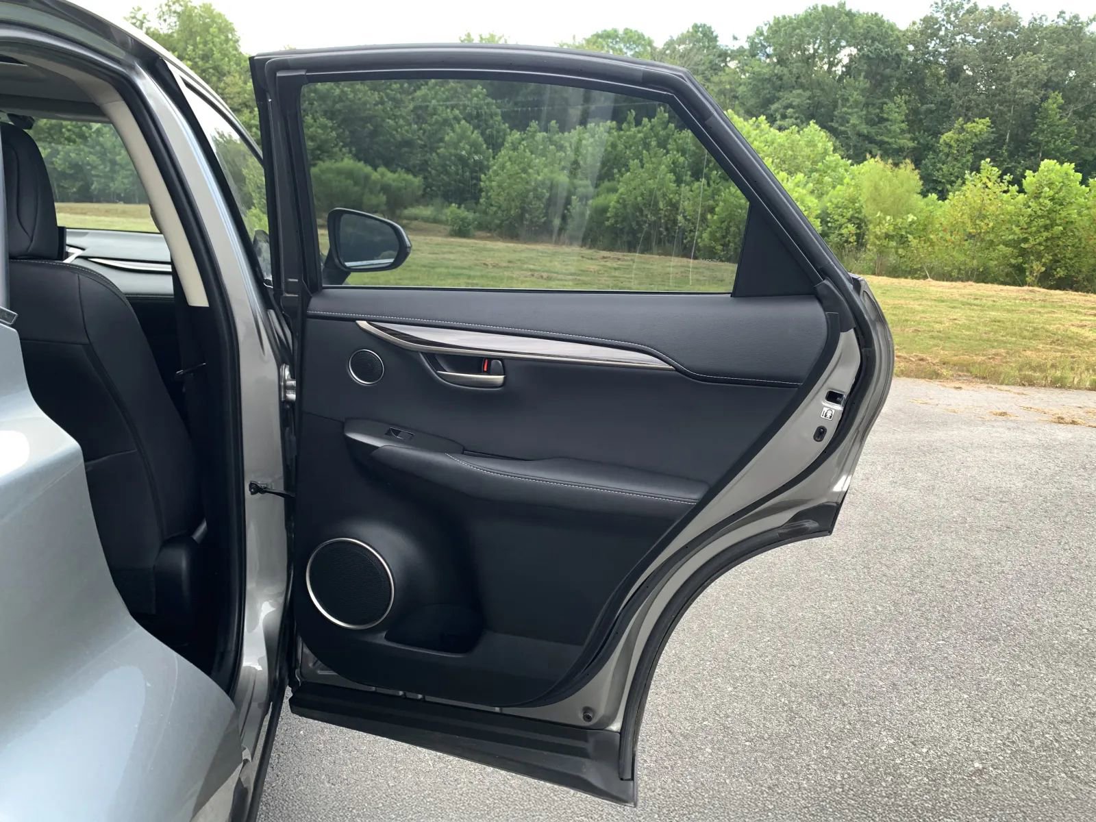 Used 2016 Lexus NX 300h AWD w/ Luxury Package image 23